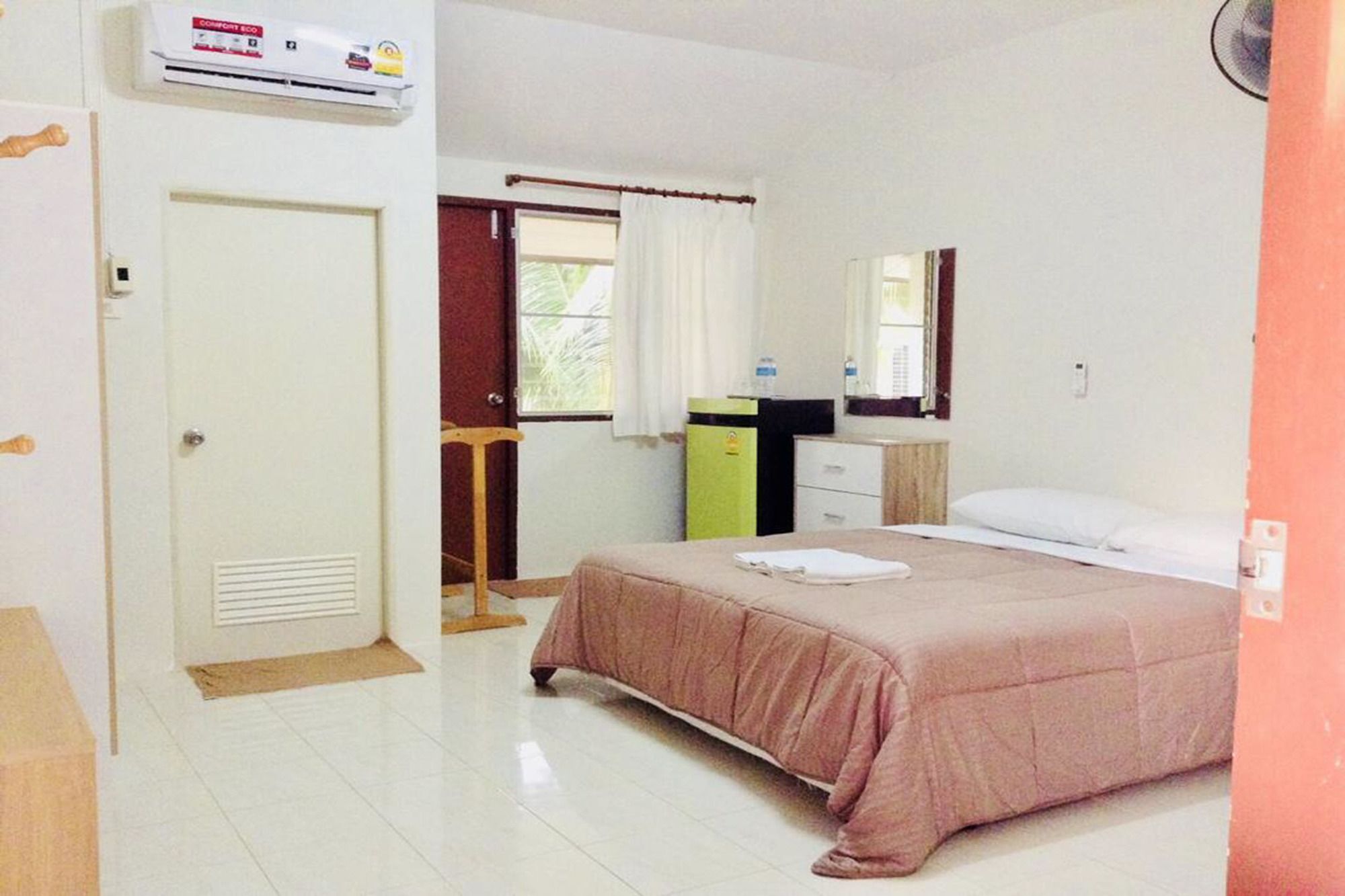 Wassana Sitdharma Guesthouse Trang Kültér fotó